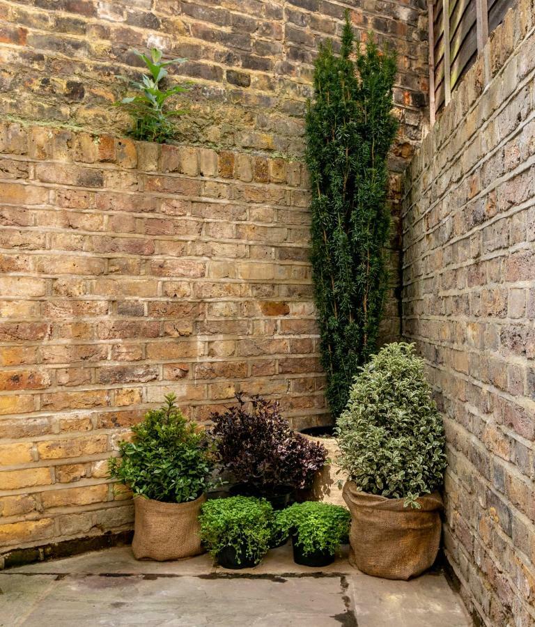 Apartment With Private Patio, And Park Across The Road (Adults Only) Londýn Exteriér fotografie