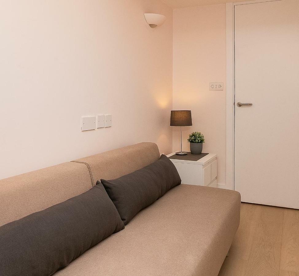 Apartment With Private Patio, And Park Across The Road (Adults Only) Londýn Exteriér fotografie